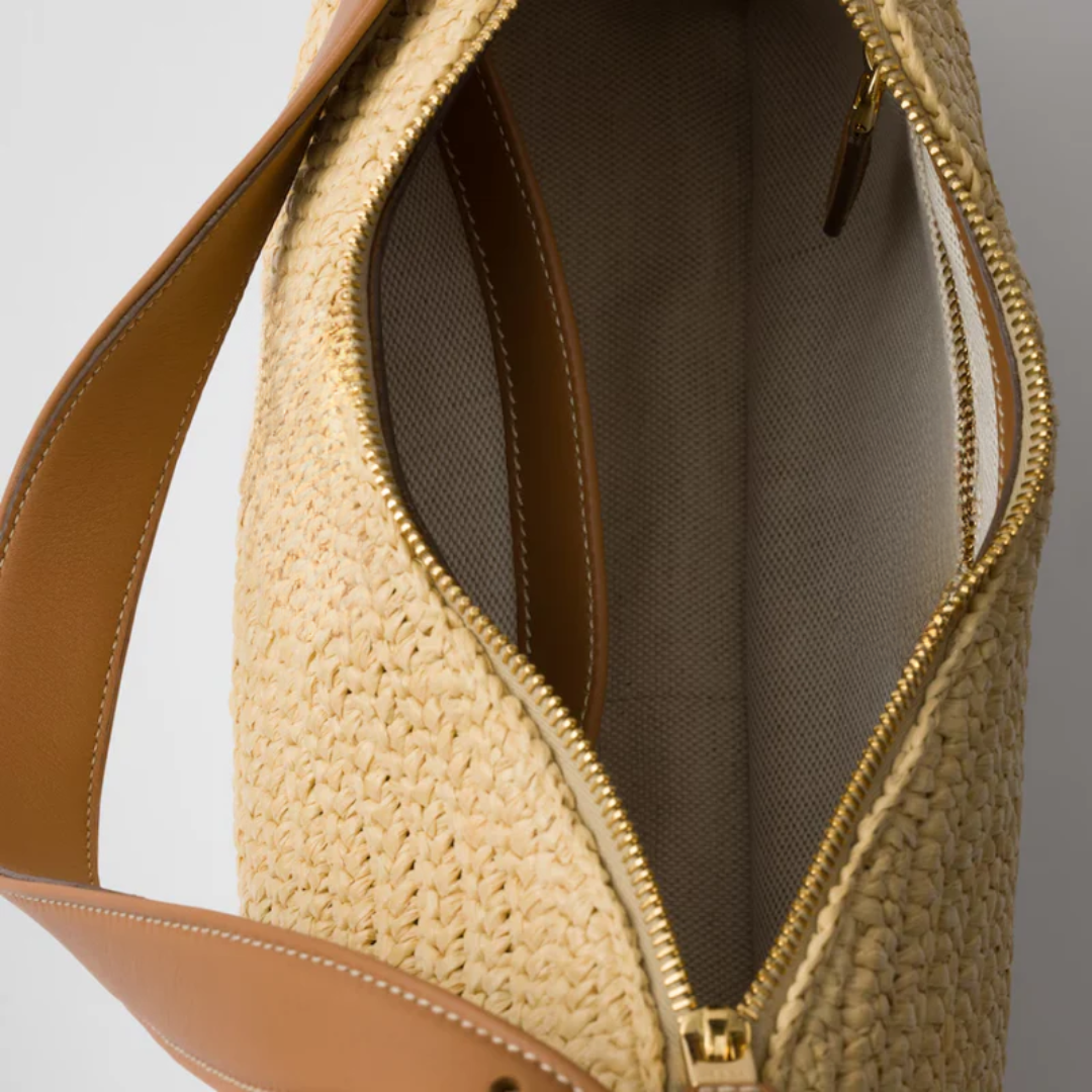 Handtasche mit gehäkelten Details