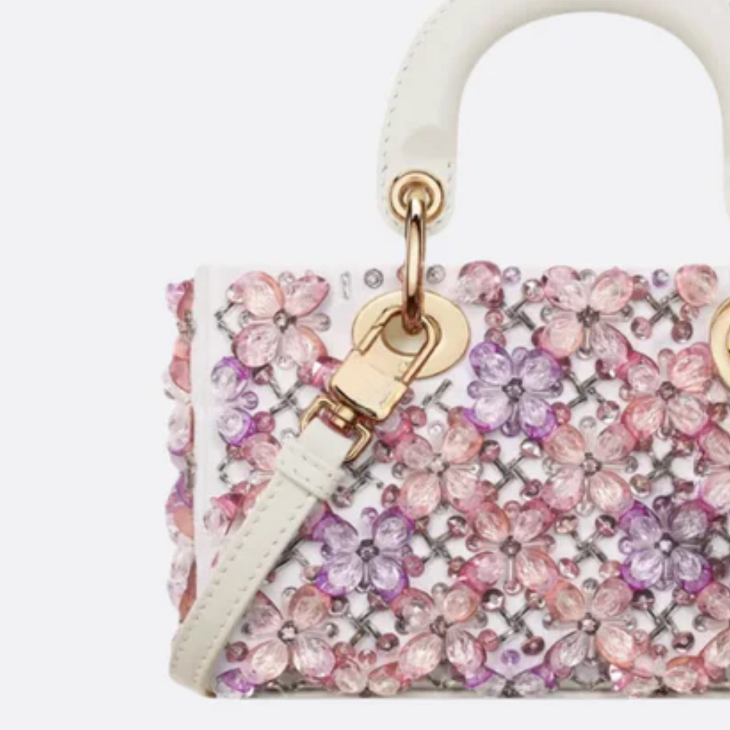 Micro Tasche aus Kalbsleder mit Blumenstickerei und Strass