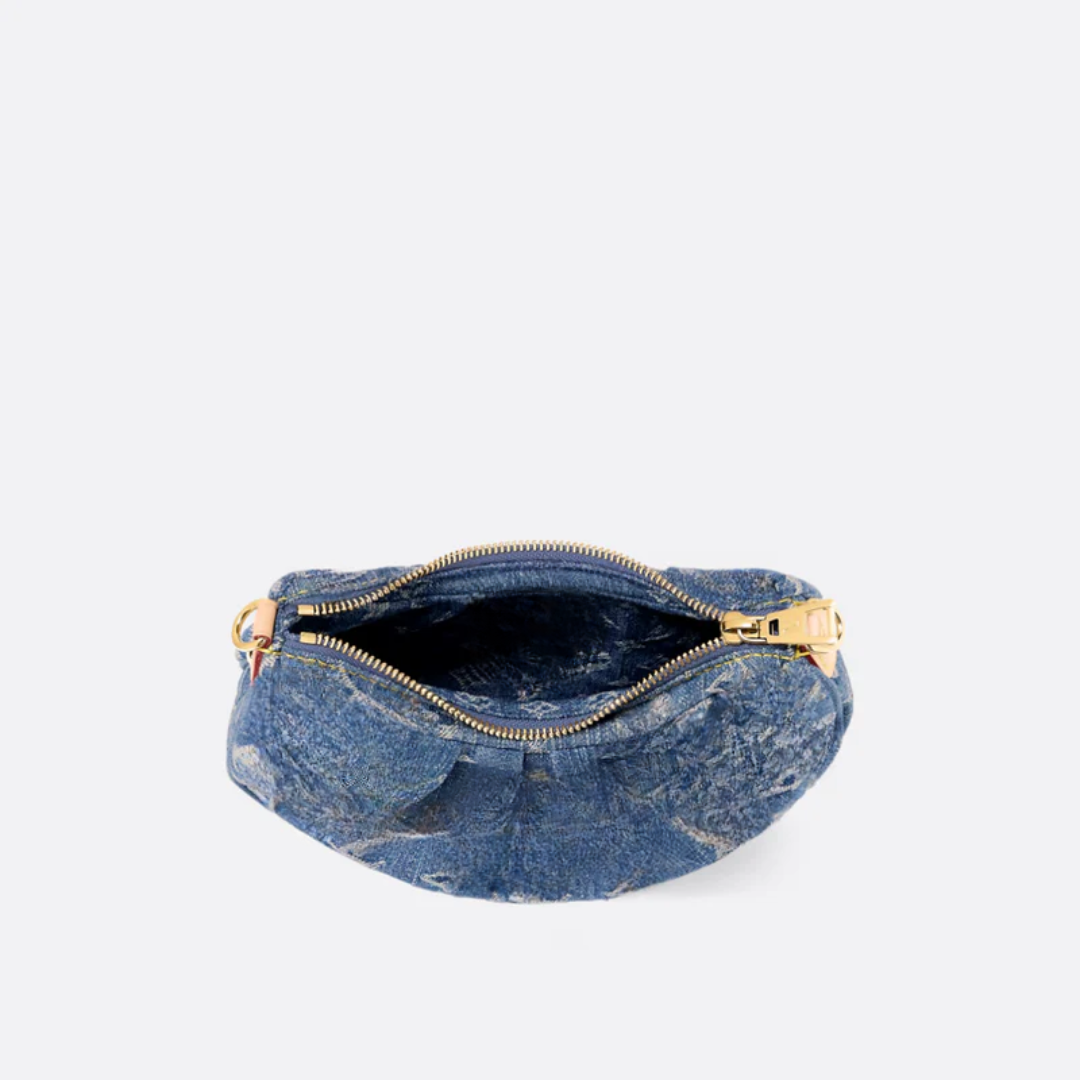 Schultertasche mit Kettenriemen