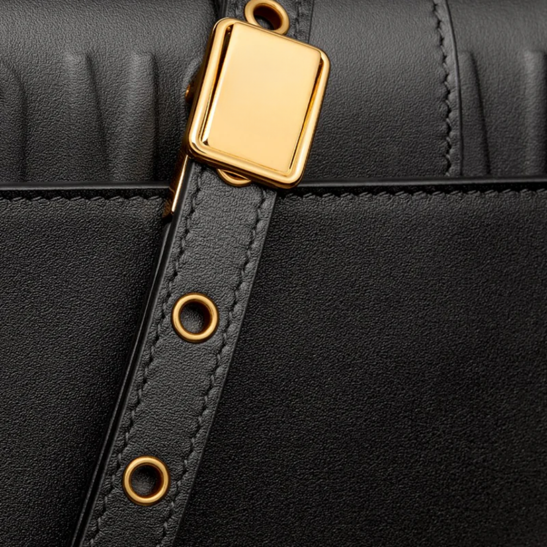 Schultertasche mit Kette